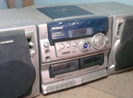 Minicomponente AIWA modelo CA-DW537 sin audio